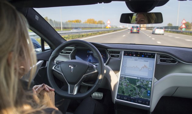 Глобата за $243 млн., подчертава проблема с наименованията на Tesla 