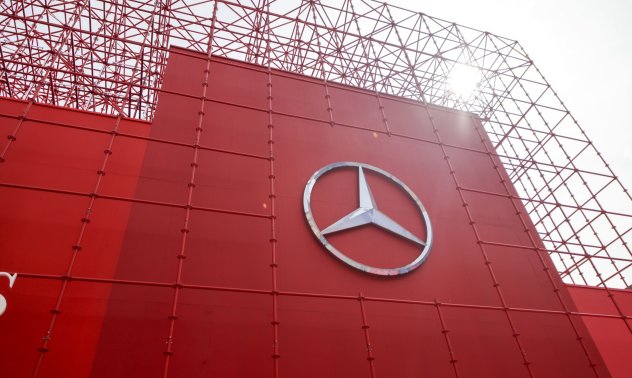 Mercedes-Benz намалява целта си за продажби на електромобили заради отслабващото търсене