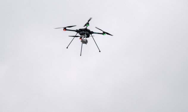 Рояци дронове кръстосват бойните полета - военните търсят евтини защитни средства