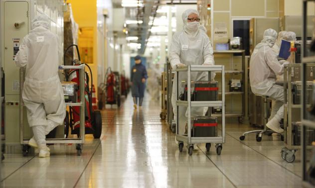 Акциите на най-големия китайски производител на чипове се сринаха