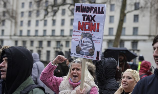 Налагането на неочаквани данъци върху печалбите си е чист популизъм 