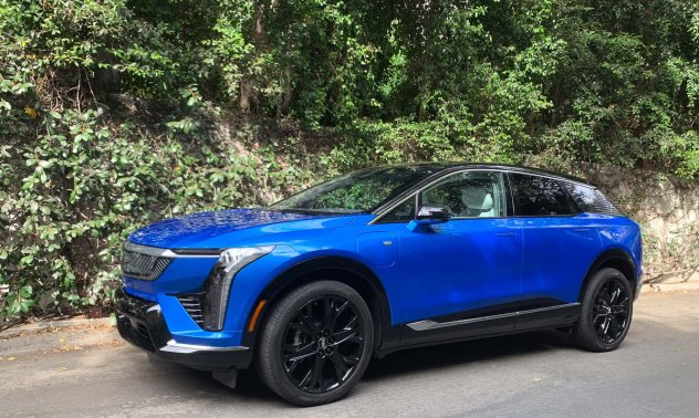 Най-достъпният SUV електромобил на Cadillac е всичко друго, но не и обикновен