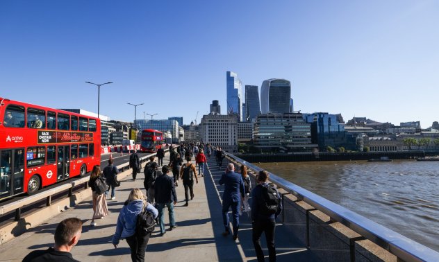 Лондон облекчава правилата, за да остане финансов център след Брекзит