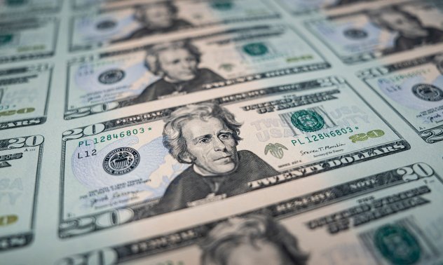 Доларът е напът за най-лошите първи 100 дни от всяко президентство след Никсън