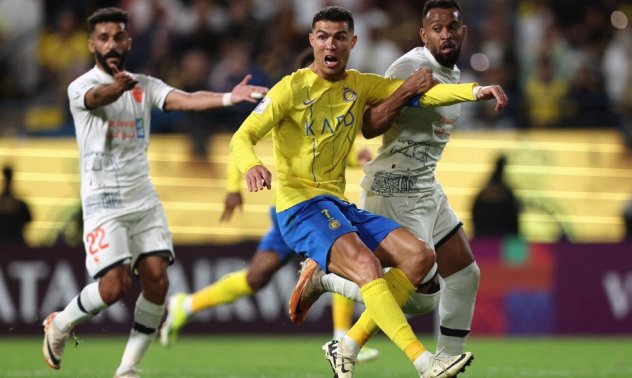 Саудитските футболни клубове ще са по-скромни с парите за трансфери това лято