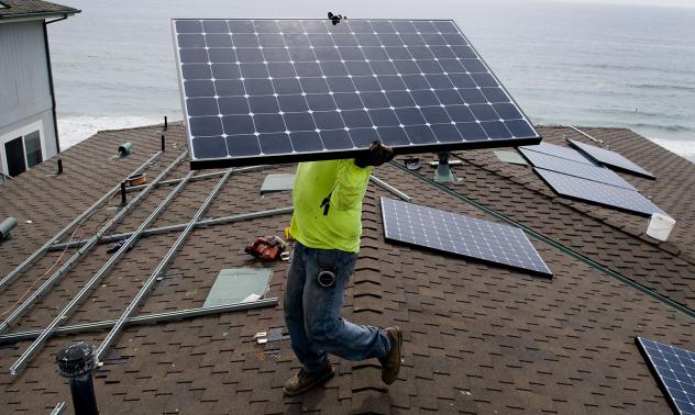 Акциите на соларните компании процъфтяват