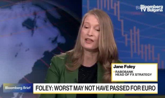Джейн Фоли: Най-лошото може и да не е преминало за еврото