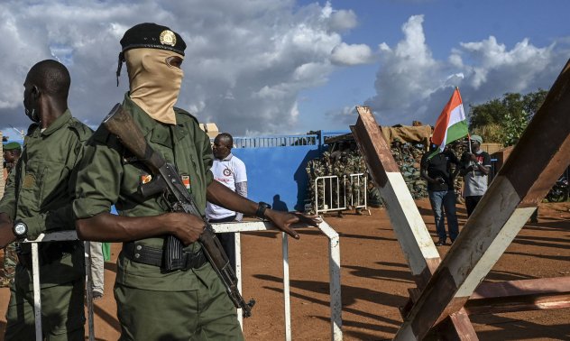 Ecowas отмени санкциите срещу Нигер след като 3 страни поискаха да я напуснат