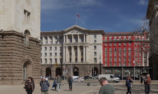 Новото правителство трябва да спре дълговата спирала и пак да има бюджетни излишъци