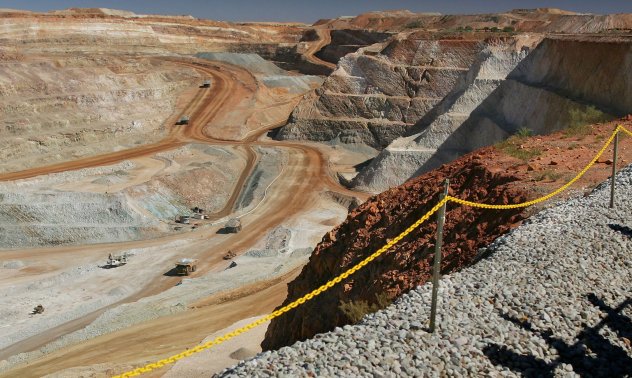 Най-голямата златодобивна компания в света предлага 17 млрд. за свой конкурент