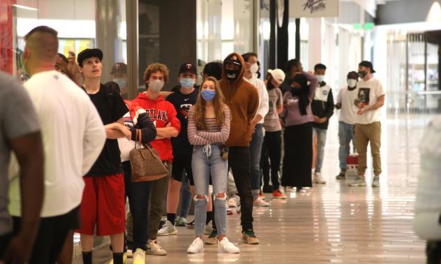 Потребителското доверие в САЩ се повишава с най-бързия темп от 2011 г. насам