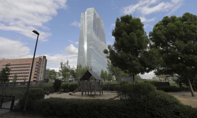 ЕЦБ остави непроменена паричната си политика преди срещата на върха на ЕС 