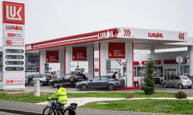 Списъкът с кандидати за "Лукойл" се разширява до Exxon, Chevron, Абу Даби