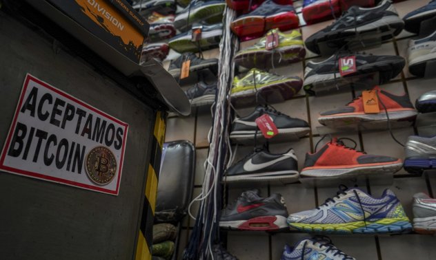 Биткойн поскъпва, а експериментът на Ел Салвадор с него продължава 