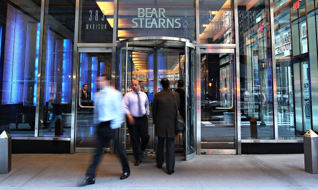 От Bear Stearns до Credit Suisse: Кризи, сливания и спасявания