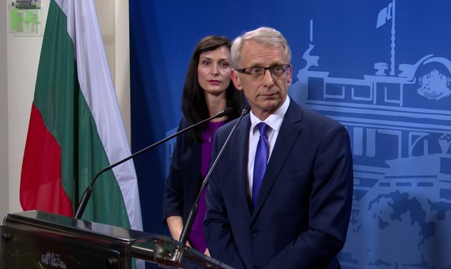 Ротационният кабинет трябва да приключи сезона на кризата в политическия сериал