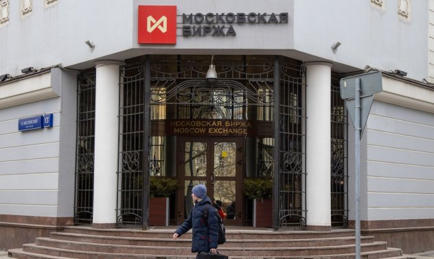 Акциите започнаха да поскъпват след частично отваряне на борсата в Москва  