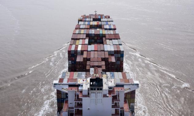 Глобалната търговия регистрира исторически спад в пика на блокадите 