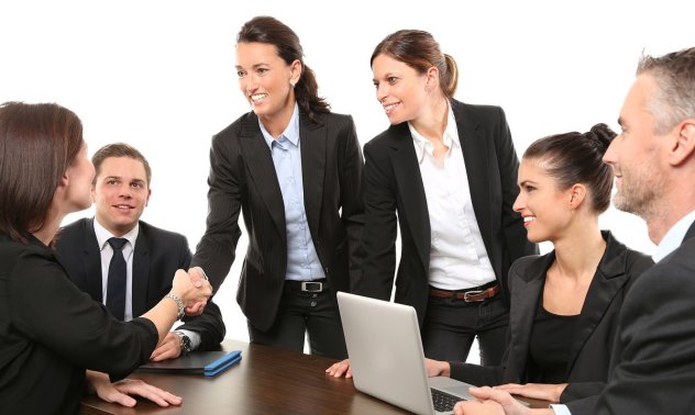 Хибридният работен модел е новата норма в България, офисът възстановява позиции