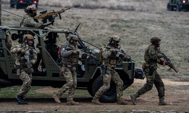 Глобалните разходи за отбрана се увеличават най-много от Студената война насам