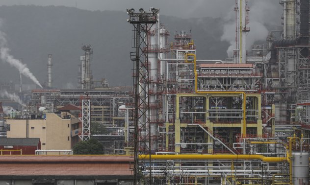 Индия преговаря за увеличаване на вноса на руски петрол от Роснефт