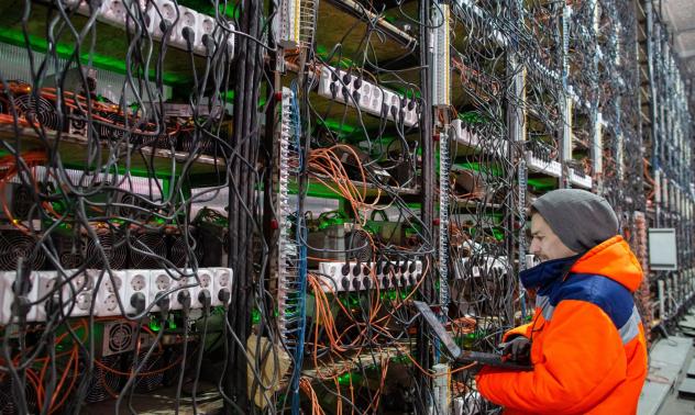 Нов срив на биткойн след призив на Китай за ограничаване на "копаенето" и криптотърговията