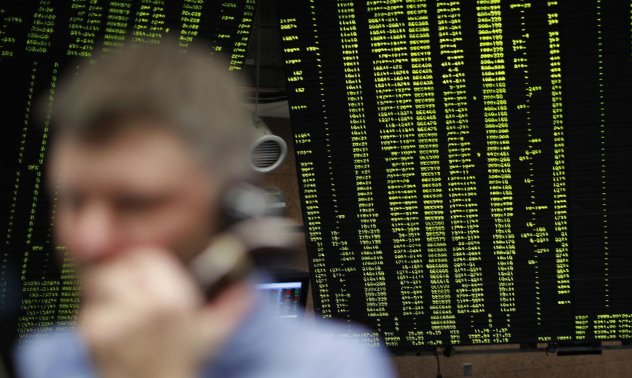 Фючърсите и акциите се понижават заради перспективите пред Фед, доларът поскъпна