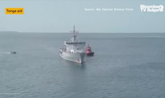 Военен кораб на Нова Зеландия достави вода за Тонга