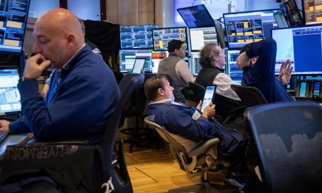 От акции до долара, "златният век" на Тръмп започва зле