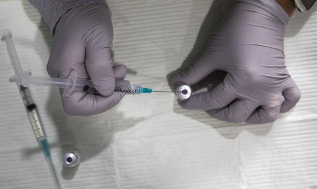 Според ново проучване ваксините на Pfizer и AstraZeneca са ефективни срещу индийския вариант