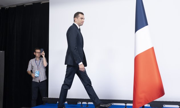 Френските политици се борят за гласоподавателите преди балотажа в неделя 