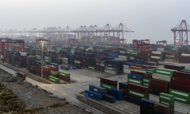 Митата срещу Китай влизат в сила - Пекин отвръща с налози и разследване на Google