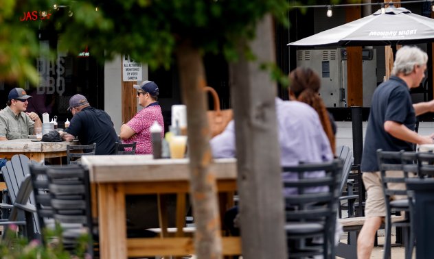 Нов рекорд на дълга на домакинствата притиска американците с ниски доходи