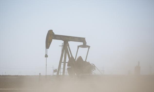 Петролът поскъпва поради нарастващия опитимизъм за нов пакет от стимули в САЩ