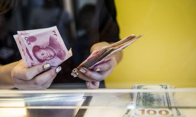 Китайските валутни резерви паднаха на тригодишно дъно