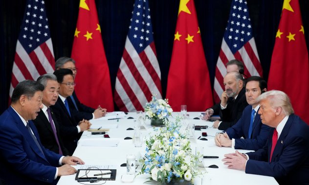 Тръмп подкопа санкциите срещу Москва, като пропусна петрола в срещата със Си