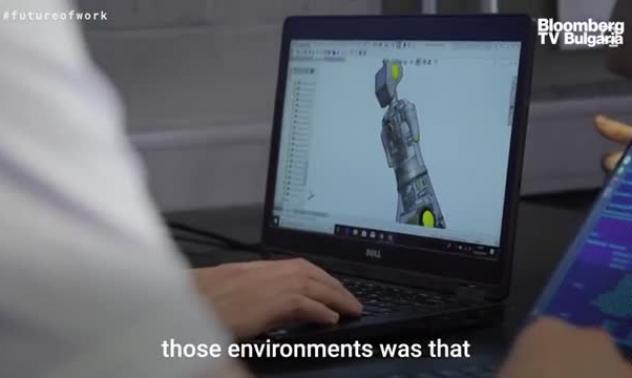 Роботи даряват усмивки в домове за възрастни хора, част 1