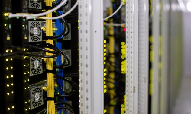 Хибридната среда преодолява недостатъците на облачните системи за бизнеса