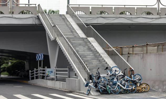 Дефицит дебне над Китай - разходите за Covid нарастват, а приходите намаляват