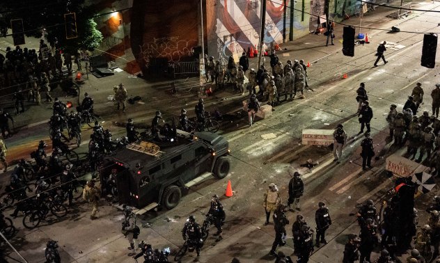 Превръща ли Тръмп армията в инструмент за разправа в бастионите на демократите?