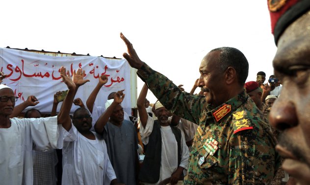 Судан рискува да се разцепи след съобщения за паралелни правителства