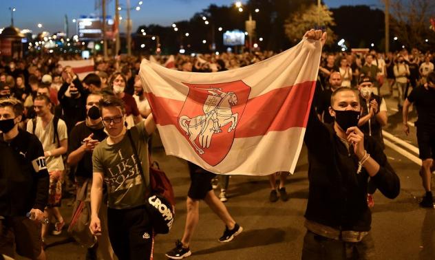 Втора нощ на сблъсъци в Беларус заради спорните резултати от изборите