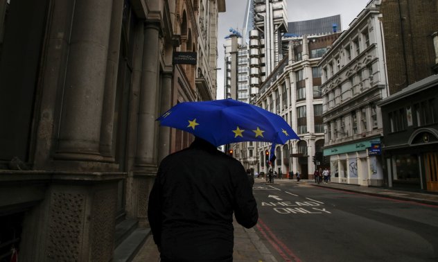 Закъснелите заявления за уседналост във Великобритания - близо 400 000