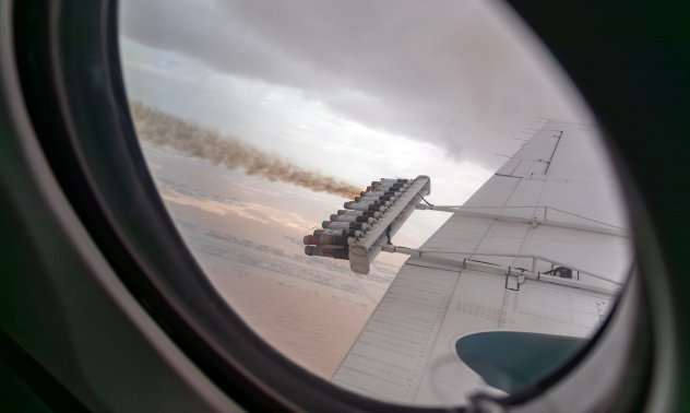 ОАЕ усъвършенстват засяването на облаци за дъжд с ток и нанотехнологии