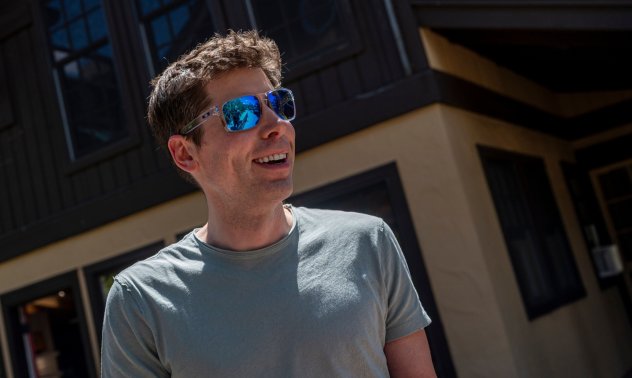 От "Осанна" до "Разпни го" - неумолимият възход на Сам Алтман прави неочакван лупинг