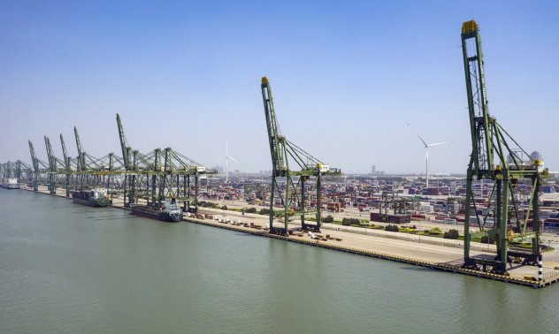 Директната търговия между САЩ и Китай намалява драстично, но косвената процъфтява