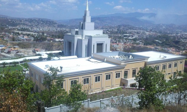 Доверието в демокрацията и съдебната власт в Латинска Америка расте