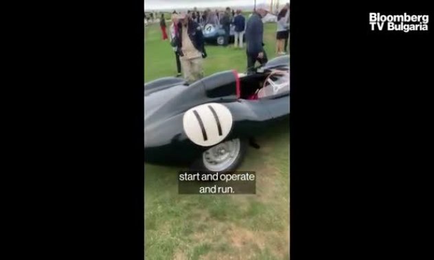 Поглед отвътре към изложението на редки коли в Калифорния