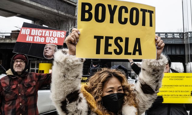 Tesla усеща гнева срещу Илон Мъск