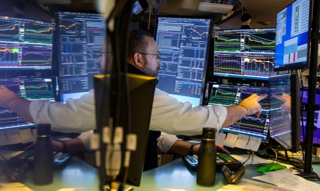 Задаващата се рецесия и фондовата борса: Късно ли е за игра в защита?